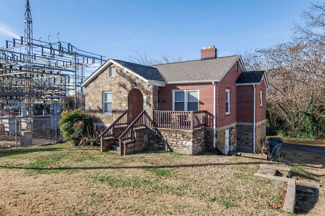 1821 Remount RdCharlotte28208, Mecklenburg