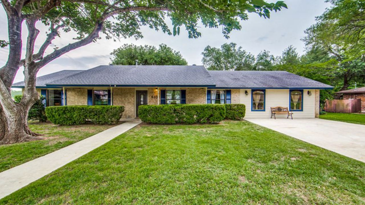 610 Elm StFloresville78114, Wilson