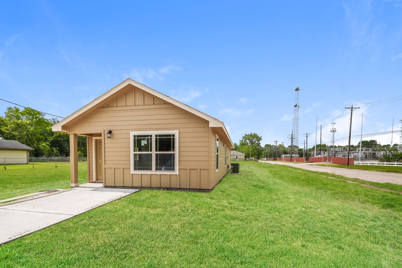 627 W Live Oak StAngleton77515, Brazoria