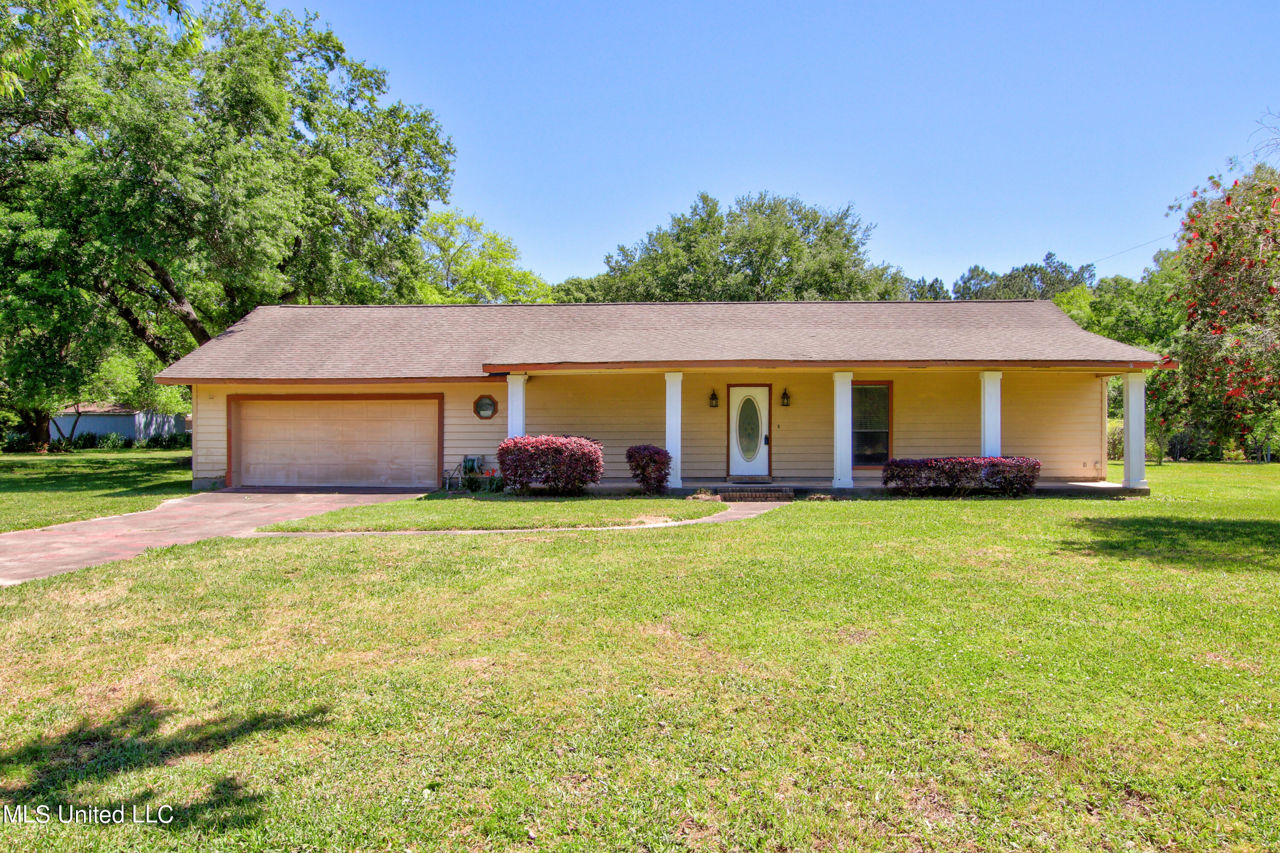 13204 Three Oaks Dr-Moss Point-39562, Jackson