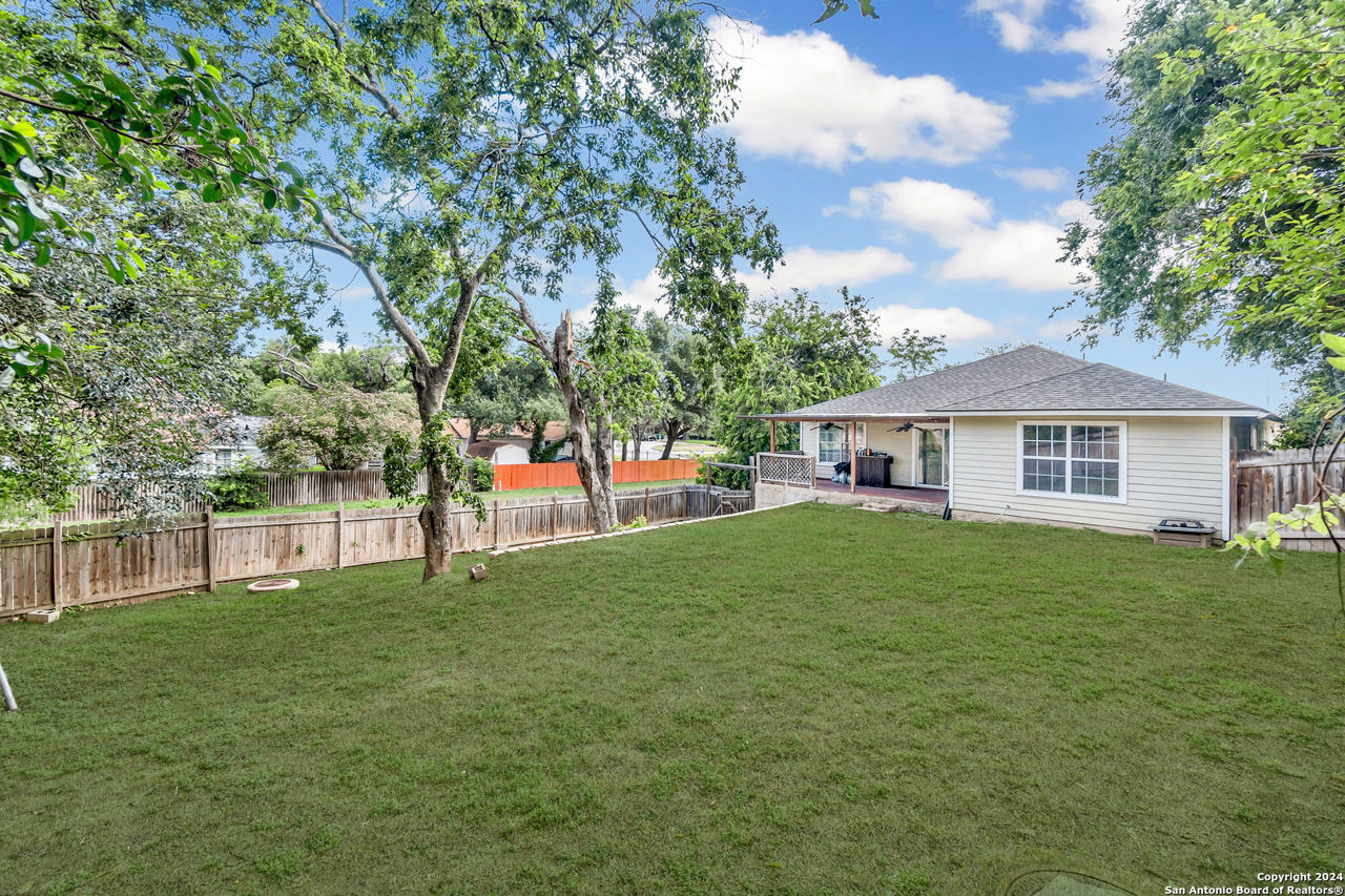 12529 Lone Shadow TrlLive Oak78233, Bexar
