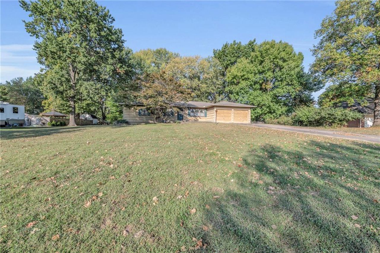 1212 N Ridge AveLiberty64068, Clay